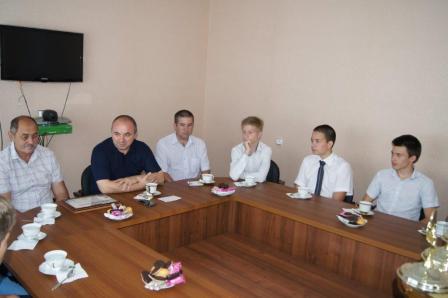 Глава района встретился с воспитанниками и преподавателями военно-патриотических клубов